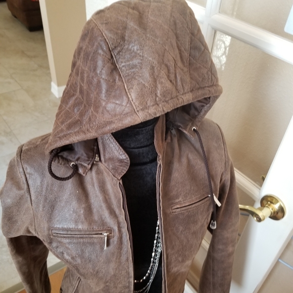 Leather jacket - Picture 3 of 7